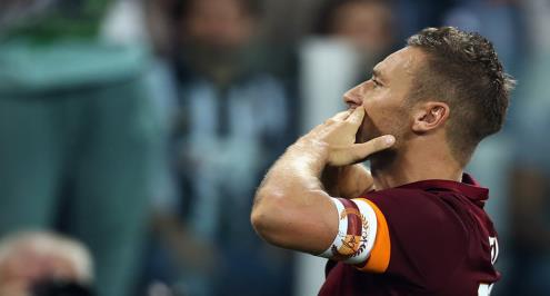 توتي ينفي اتخاذه قرارا بالاعتزال النهائي